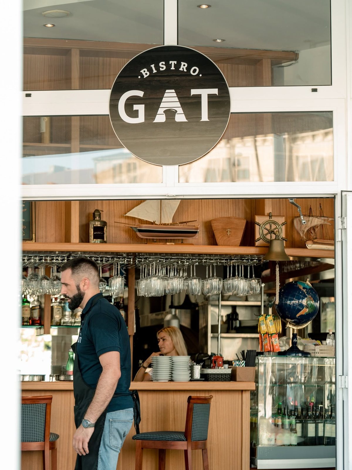 Bar i logo Bistro Gat